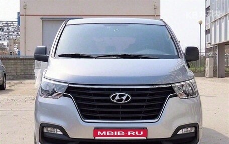 Hyundai Grand Starex Grand Starex I рестайлинг 2, 2021 год, 2 615 000 рублей, 2 фотография