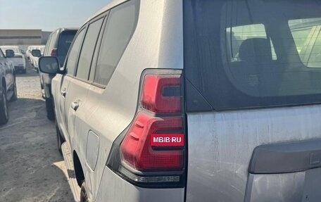 Toyota Land Cruiser Prado 150 рестайлинг 2, 2022 год, 7 750 000 рублей, 4 фотография