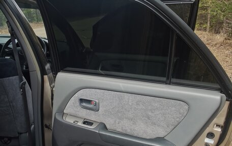 Toyota Harrier, 2000 год, 1 050 000 рублей, 13 фотография