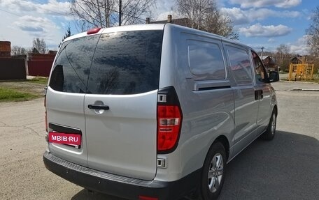 Hyundai H-1 II рестайлинг, 2008 год, 1 300 000 рублей, 7 фотография