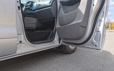 Hyundai H-1 II рестайлинг, 2008 год, 1 300 000 рублей, 8 фотография