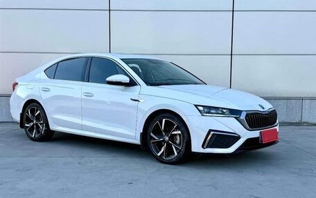 Skoda Octavia RS, 2021 год, 1 800 200 рублей, 3 фотография