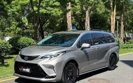 Toyota Sienna, 2022 год, 4 177 500 рублей, 1 фотография