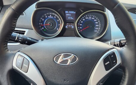 Hyundai Avante, 2010 год, 750 000 рублей, 2 фотография