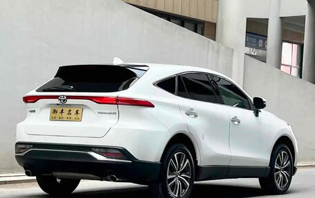 Toyota Harrier, 2022 год, 2 200 000 рублей, 6 фотография