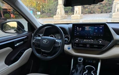 Toyota Highlander, 2022 год, 3 663 500 рублей, 12 фотография