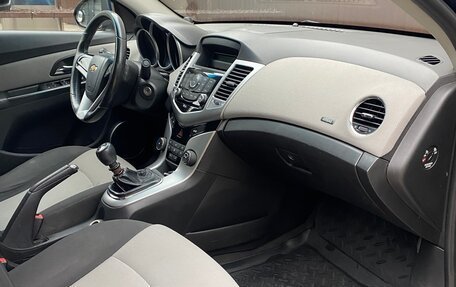 Chevrolet Cruze II, 2011 год, 750 000 рублей, 9 фотография