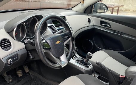 Chevrolet Cruze II, 2011 год, 750 000 рублей, 17 фотография