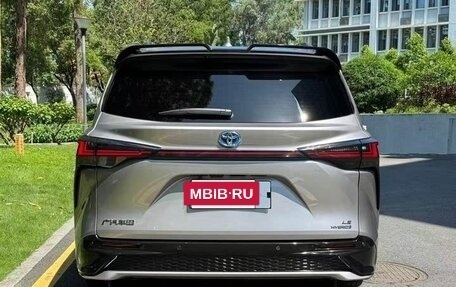 Toyota Sienna, 2022 год, 4 177 500 рублей, 3 фотография
