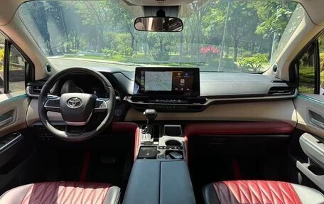 Toyota Sienna, 2022 год, 4 177 500 рублей, 8 фотография