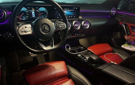 Mercedes-Benz A-Класс, 2018 год, 2 300 000 рублей, 11 фотография