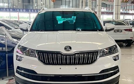Skoda Karoq I, 2021 год, 1 557 000 рублей, 2 фотография