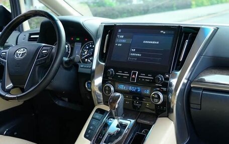 Toyota Vellfire II, 2021 год, 7 850 000 рублей, 10 фотография