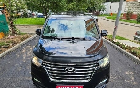 Hyundai Grand Starex Grand Starex I рестайлинг 2, 2018 год, 4 300 000 рублей, 1 фотография