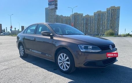 Volkswagen Jetta VI, 2013 год, 950 000 рублей, 2 фотография