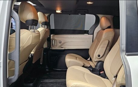 Toyota Sienna, 2021 год, 4 000 000 рублей, 10 фотография