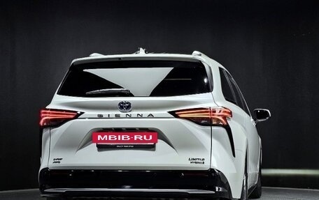 Toyota Sienna, 2021 год, 4 000 000 рублей, 4 фотография