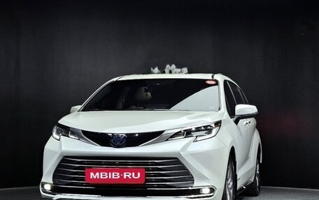 Toyota Sienna, 2021 год, 4 000 000 рублей, 2 фотография