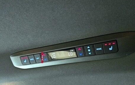 Toyota Sienna, 2021 год, 4 000 000 рублей, 13 фотография