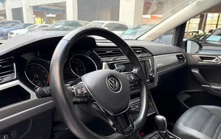 Volkswagen Touran III, 2020 год, 1 624 810 рублей, 8 фотография