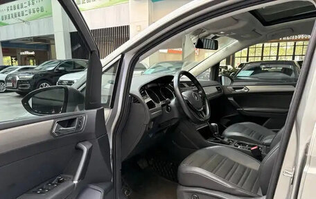 Volkswagen Touran III, 2020 год, 1 624 810 рублей, 7 фотография