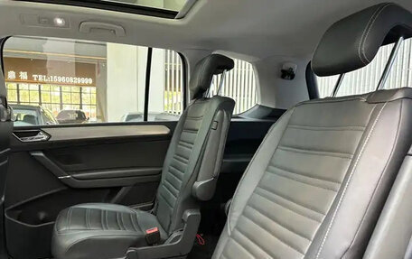 Volkswagen Touran III, 2020 год, 1 624 810 рублей, 14 фотография