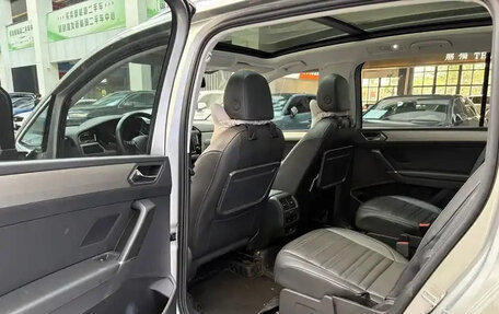 Volkswagen Touran III, 2020 год, 1 624 810 рублей, 13 фотография