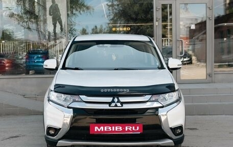 Mitsubishi Outlander III рестайлинг 3, 2016 год, 1 785 000 рублей, 2 фотография
