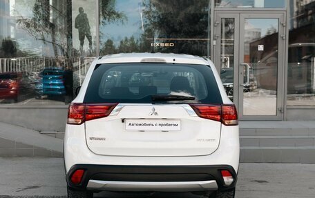 Mitsubishi Outlander III рестайлинг 3, 2016 год, 1 785 000 рублей, 6 фотография