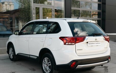 Mitsubishi Outlander III рестайлинг 3, 2016 год, 1 785 000 рублей, 7 фотография