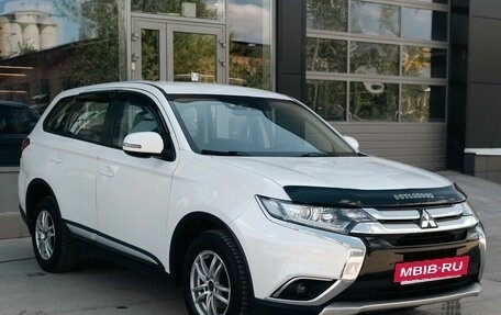Mitsubishi Outlander III рестайлинг 3, 2016 год, 1 785 000 рублей, 3 фотография