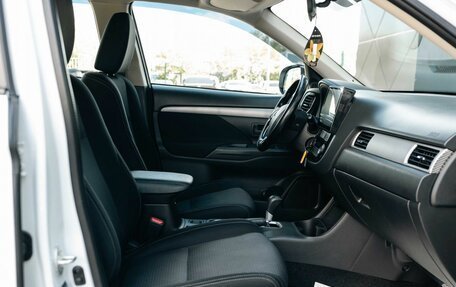 Mitsubishi Outlander III рестайлинг 3, 2016 год, 1 785 000 рублей, 22 фотография