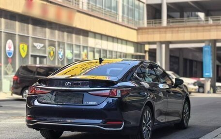 Lexus ES VII, 2021 год, 3 000 000 рублей, 4 фотография