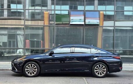 Lexus ES VII, 2021 год, 3 000 000 рублей, 3 фотография