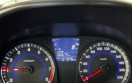 Hyundai Solaris II рестайлинг, 2013 год, 695 000 рублей, 29 фотография