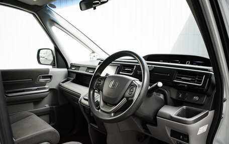 Honda Stepwgn IV, 2016 год, 2 000 000 рублей, 12 фотография