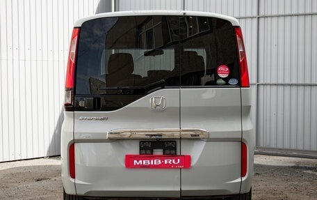 Honda Stepwgn IV, 2016 год, 2 000 000 рублей, 6 фотография
