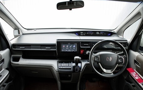 Honda Stepwgn IV, 2016 год, 2 000 000 рублей, 14 фотография