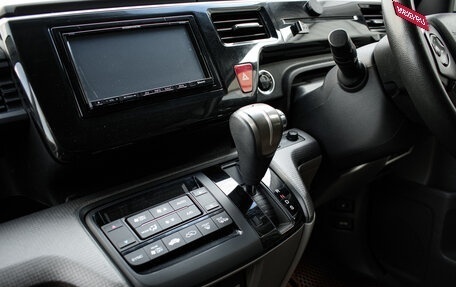 Honda Stepwgn IV, 2016 год, 2 000 000 рублей, 23 фотография