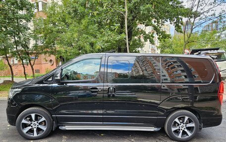 Hyundai Grand Starex Grand Starex I рестайлинг 2, 2018 год, 4 300 000 рублей, 6 фотография