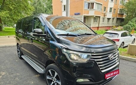 Hyundai Grand Starex Grand Starex I рестайлинг 2, 2018 год, 4 300 000 рублей, 4 фотография