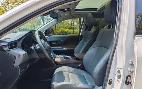 Toyota Harrier, 2022 год, 2 950 000 рублей, 8 фотография