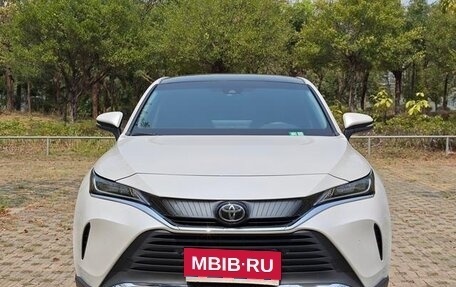 Toyota Harrier, 2022 год, 2 950 000 рублей, 2 фотография