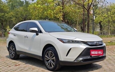 Toyota Harrier, 2022 год, 2 950 000 рублей, 3 фотография