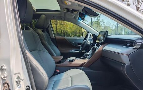Toyota Harrier, 2022 год, 2 950 000 рублей, 13 фотография