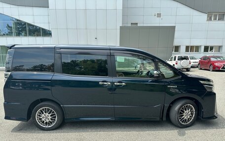 Toyota Voxy III, 2018 год, 2 600 000 рублей, 5 фотография