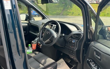 Toyota Voxy III, 2018 год, 2 600 000 рублей, 7 фотография