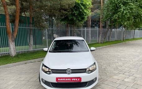 Volkswagen Polo VI (EU Market), 2011 год, 800 000 рублей, 2 фотография