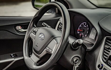 Hyundai Solaris II рестайлинг, 2017 год, 1 100 000 рублей, 21 фотография