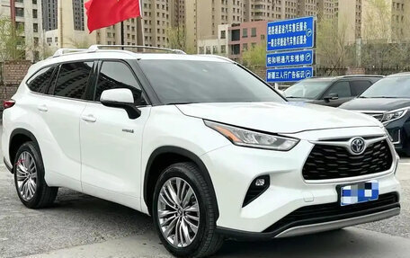 Toyota Highlander, 2022 год, 4 105 855 рублей, 3 фотография